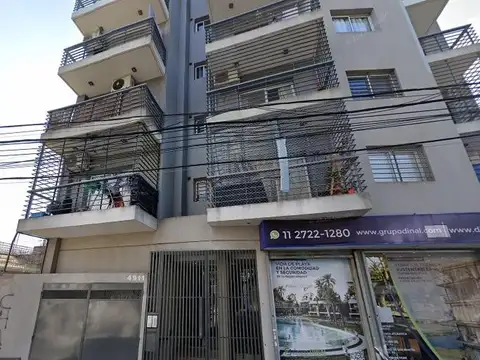 Depto dos ambientes en un 2do piso