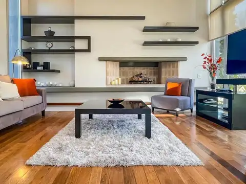 Casa en Alquiler en Funes, USD 3.000