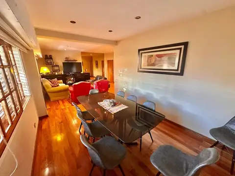 Depto Tipo Casa en Venta en Versalles, USD 270.000