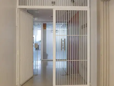 Oficina 7 ambientes con 4 baños