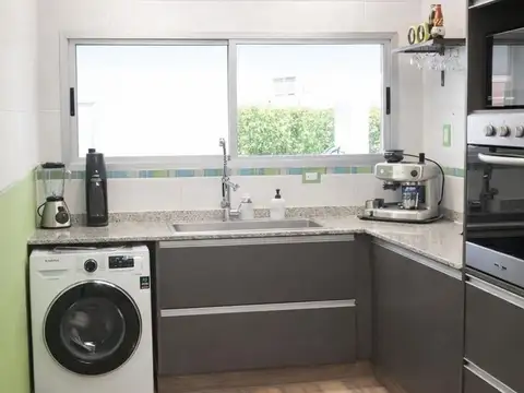 Casa 5 ambientes con 2 baños