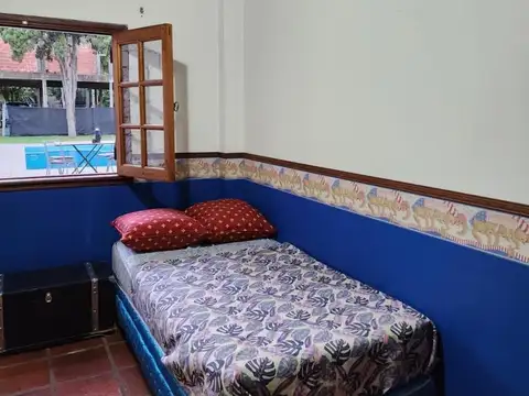 Terreno en  Venta. Loza a terminar, con parque, pileta y quincho, en Parque Leloir, Ituzaingó