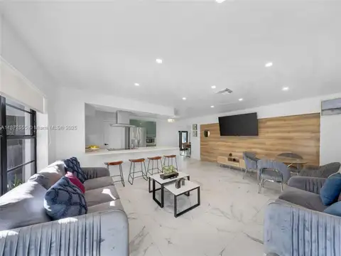 Casa de Lujo con Piscina y Apta Airbnb en Miami ? Totalmente Amueblada