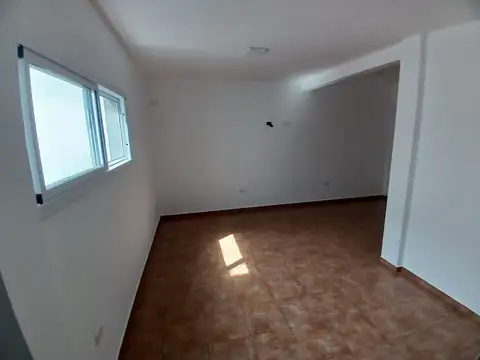 Departamento en Alquiler en Caseros, $ 460.000