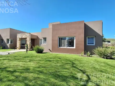 Casa en Venta con 4 cocheras
