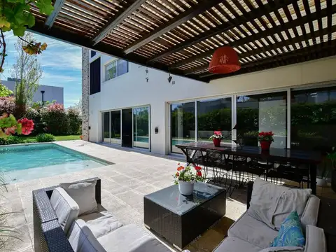 Casa en venta en Barrio Don Carlos – 4 dormitorios