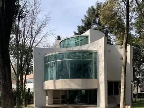 Casa en venta - 4 Dormitorios 6 Baños - 1.530Mts2 - Villa Udaondo