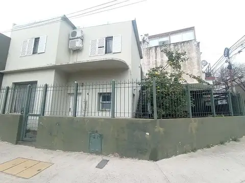 PARQUE CHAS HERMOSA CASA EN ESQUINA