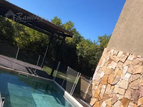 Casa 6 ambientes con 4 baños