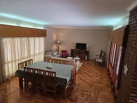 VENTA CASA 5 DORMITORIOS EN LA ZONA DEL SHOPING