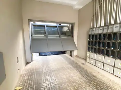 64 entre 8 y 9 600, Piso sub