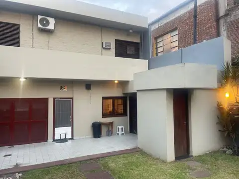 Casa 6 ambientes con 4 baños