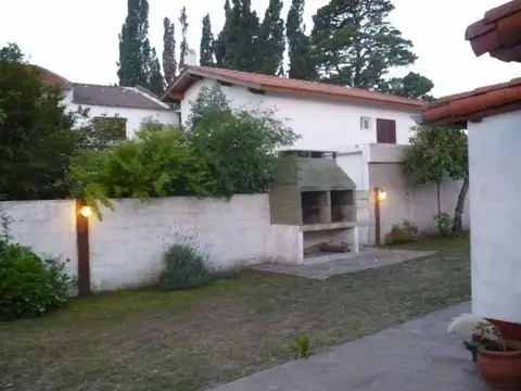 Casa - Venta - Argentina, Villa Gesell - Av. 5  550