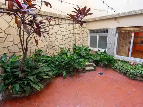 VENTA DTO 4 AMB 2 COCHERAS CON PATIO Y DEP.