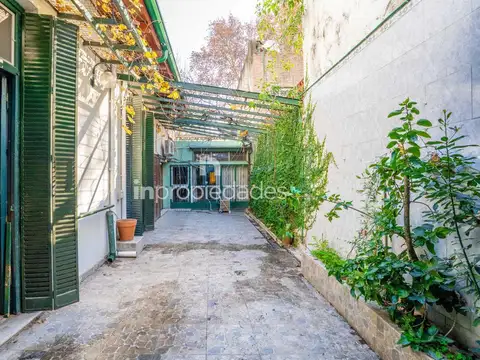 Casa 6 ambientes con 2 baños