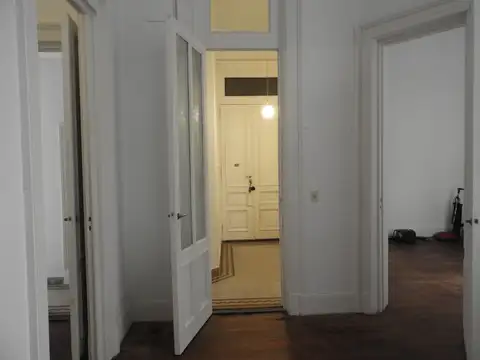 Av. Juan de Garay 800, Piso P.B