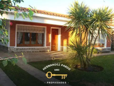 Venta. Regio chalet  en Lagomar