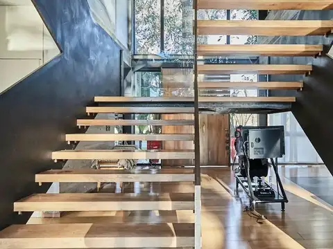 Casa en Venta con 4 cocheras