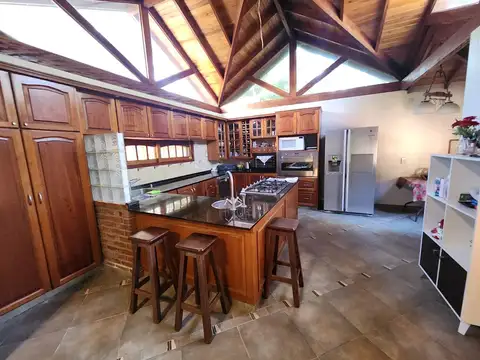 Casa en Venta con 2 cocheras