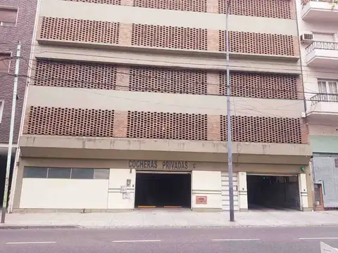 VENTA DE COCHERA EN FLORES