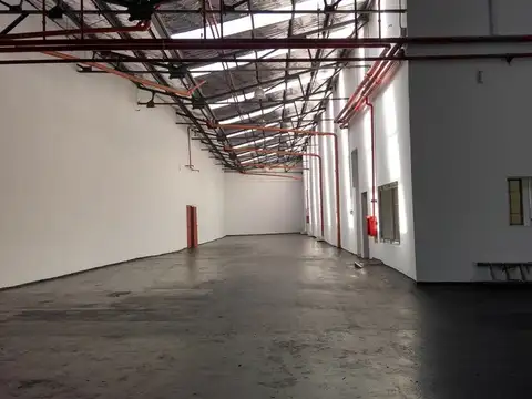 Galpon en Alquiler 94  mts Frente