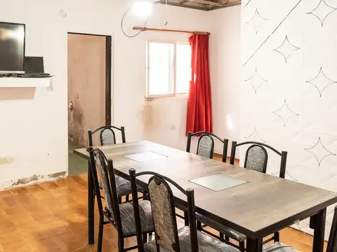 CASA EN VENTA EN AV. RIVAROLA