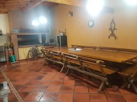 Casa de 3 ambientes con excelente quincho reciclada totalmente a nueva