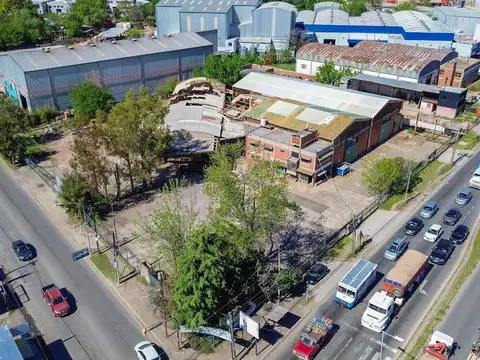 VENTA DE GALPON / DEPOSITO EN PILAR SOBRE RUTA 25