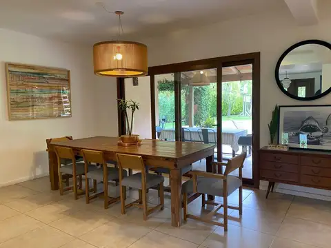 Casa 6 ambientes con 3 baños