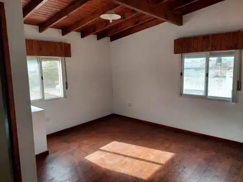 Pringles e/ Rivadavia y Colon