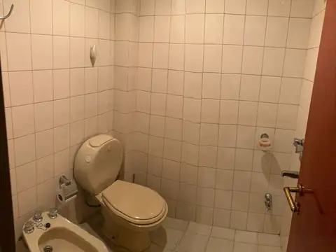 FLORESTA VENTA CHALET 5 AMB, GRJE 3 AUTOS y QUINCHO. EXCELENTE ESTADO