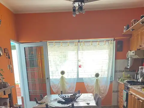 Casa 3 ambientes con 2 baños