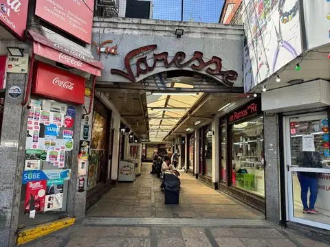 DOS LOCALES JUNTOS EN VENTA   GALERIA VIA VARESSE   RAMOS MEJIA CENTRO