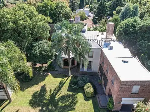 Casa 6 ambientes con 2 baños