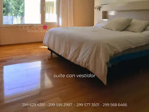 Casa en Alquiler con 2 cocheras