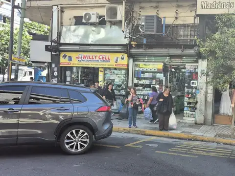 Excelente local en Azcuenaga casi Corrientes sin expensas