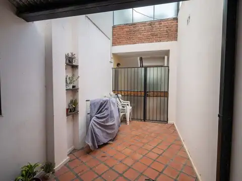 Interno planta baja con Patio en Candioti.