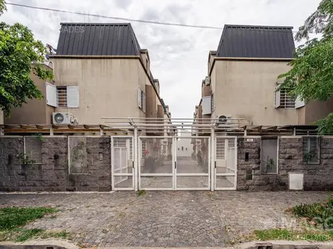 CASA VENTA VILLA SARMIENTO 4 AMBIENTES