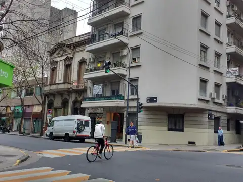 Hipolito Yrigoyen 2500 , Piso 1