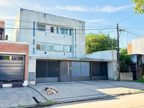 triplex calle  73 entre 17 y 18  -acepta permuta por casa  evalua zona