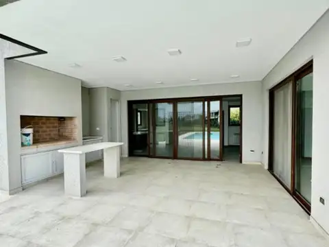 VENTA DE CASA EN TERRALAGOS- CANNING