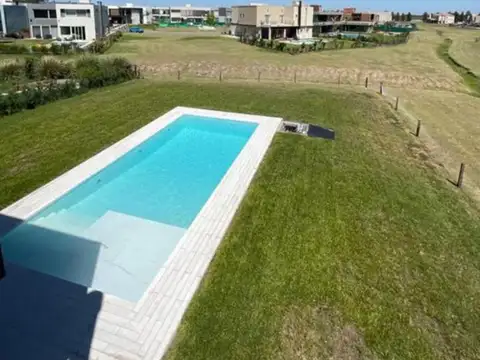 Casa en Venta en Countries y Barrios Cerrados en Esteban Echeverria, USD 620.000