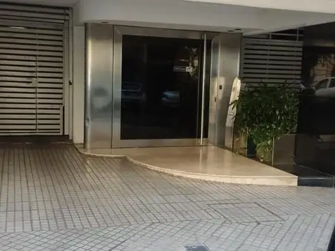 Cochera próxima Monumento 1° de Mayo 930