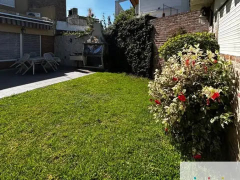 Casa 5 ambientes con 2 baños