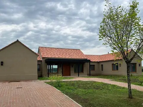 Av. Fernández Beschtedt, Country Club Everlinks