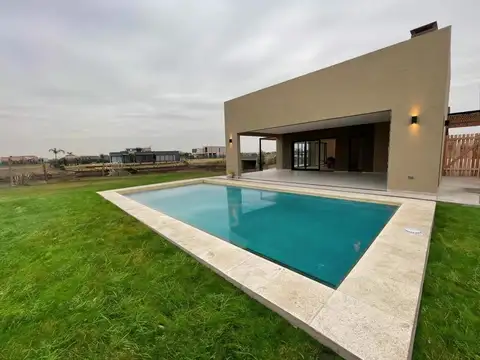 Casa 4 ambientes con 4 baños