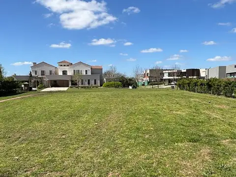 Terreno en Venta de 931,0 m2