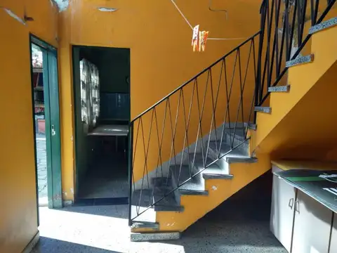 CASA EN LOTE PROPIO DE 4 AMBIENTES CON PARQUE, MUY BUENA UBICACION, HUDSON 4600 - Villa Lugano,...