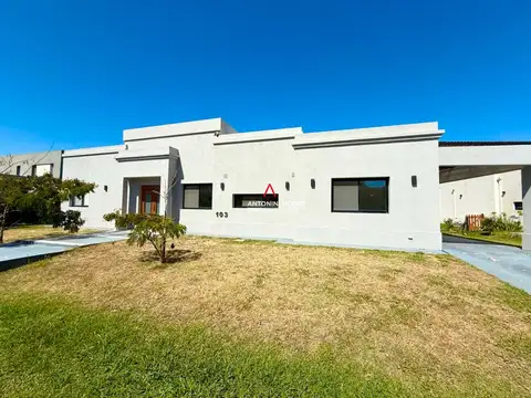 Casa 7 ambientes con 4 baños