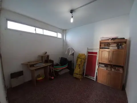 Casa 6 ambientes con 2 baños